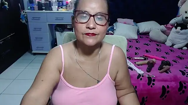 Snapshot of pervert_mommy_ chatting on 07-09-26, 09:21 pervert mommy online show from 07-09-26, 09:21