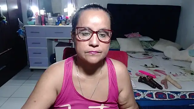 Snapshot of pervert_mommy_ chatting on 07-01-26, 11:10 pervert mommy online show from 07-01-26, 11:10