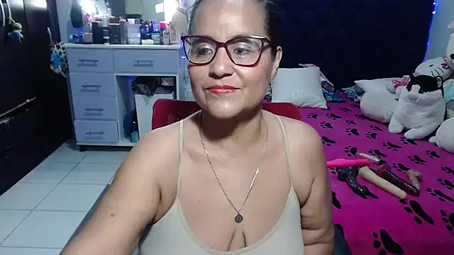 Snapshot of pervert_mommy_ chatting on 07-10-26, 09:42 pervert mommy online show from 07-10-26, 09:42