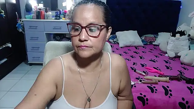 Snapshot of pervert_mommy_ chatting on 07-03-26, 09:38 pervert mommy online show from 07-03-26, 09:38