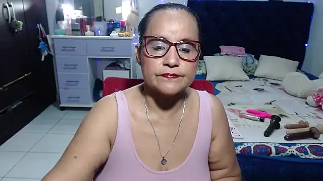 Snapshot of pervert_mommy_ chatting on 06-19-26, 09:37 pervert mommy online show from 06-19-26, 09:37