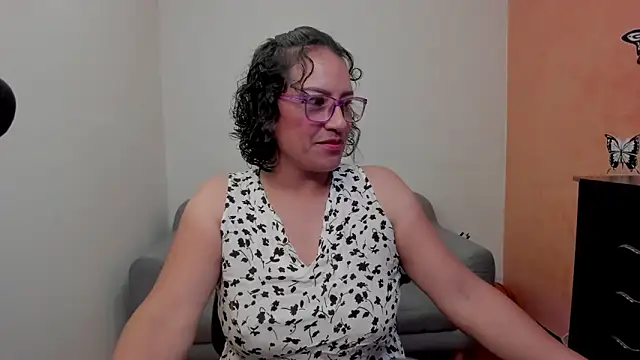 Snapshot of scarlet_wet chatting on 06-19-26, 11:42 scarlet wet online show from 06-19-26, 11:42