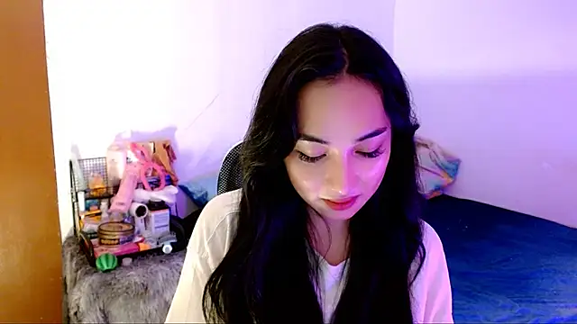 Snapshot of SweetLilly_18 chatting on 10-15-25, 02:10 SweetLilly 18 online show from 10-15-25, 02:10
