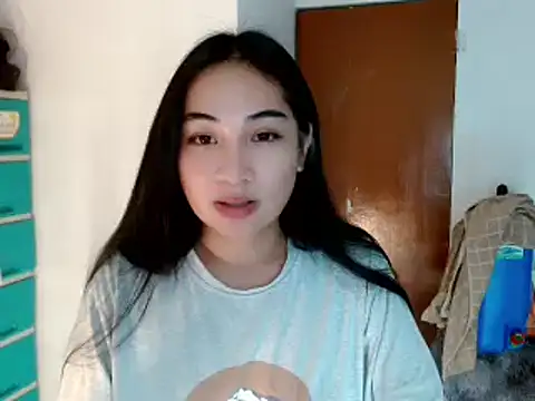 Snapshot of SweetLilly_18 chatting on 01-07-25, 05:20 SweetLilly 18 online show from 01-07-25, 05:20