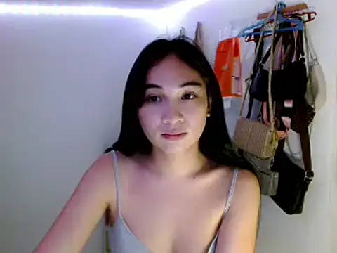 Snapshot of SweetLilly_18 chatting on 03-08-25, 11:16 SweetLilly 18 online show from 03-08-25, 11:16