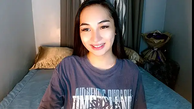 SweetLilly 18 online show from 04-18-26, 02:47