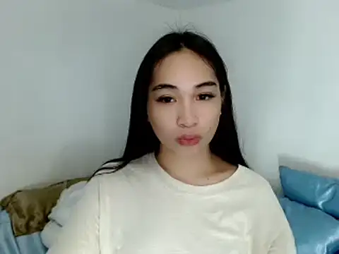 Snapshot of SweetLilly_18 chatting on 03-23-25, 02:48 SweetLilly 18 online show from 03-23-25, 02:48