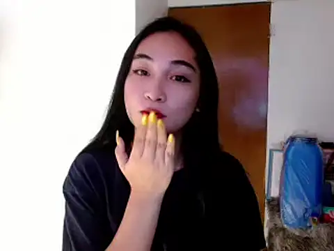 Snapshot of SweetLilly_18 chatting on 01-22-25, 12:06 SweetLilly 18 online show from 01-22-25, 12:06