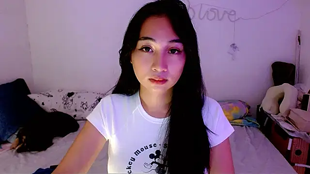 Snapshot of SweetLilly_18 chatting on 09-12-25, 03:17 SweetLilly 18 online show from 09-12-25, 03:17