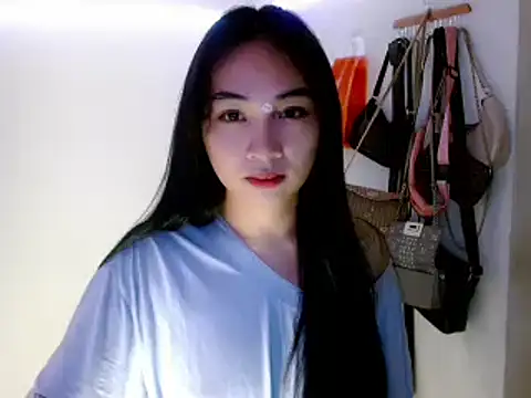Snapshot of SweetLilly_18 chatting on 03-10-25, 12:50 SweetLilly 18 online show from 03-10-25, 12:50