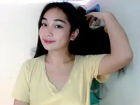 Snapshot of SweetLilly_18 chatting on 02-01-25, 11:42 SweetLilly 18 online show from 02-01-25, 11:42