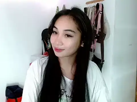 Snapshot of SweetLilly_18 chatting on 02-18-25, 11:33 SweetLilly 18 online show from 02-18-25, 11:33