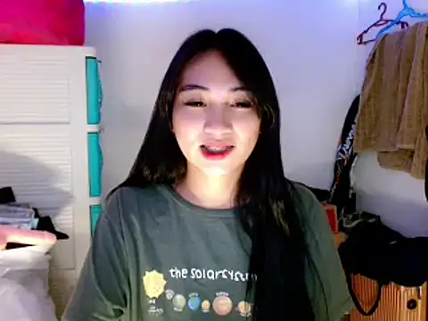 Snapshot of SweetLilly_18 chatting on 03-18-25, 06:50 SweetLilly 18 online show from 03-18-25, 06:50