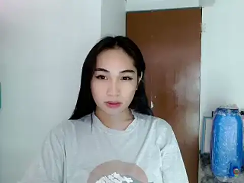Snapshot of SweetLilly_18 chatting on 01-21-25, 12:29 SweetLilly 18 online show from 01-21-25, 12:29