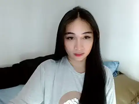 Snapshot of SweetLilly_18 chatting on 02-21-25, 03:56 SweetLilly 18 online show from 02-21-25, 03:56