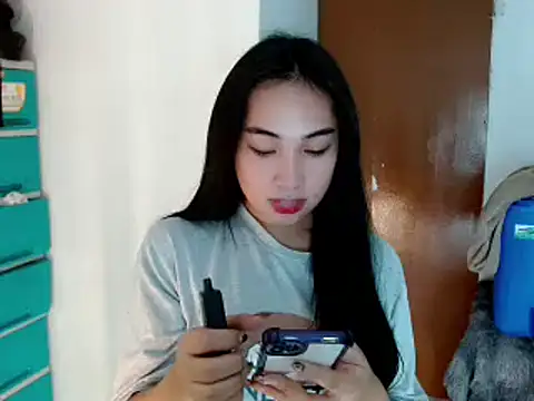 Snapshot of SweetLilly_18 chatting on 01-08-25, 02:35 SweetLilly 18 online show from 01-08-25, 02:35
