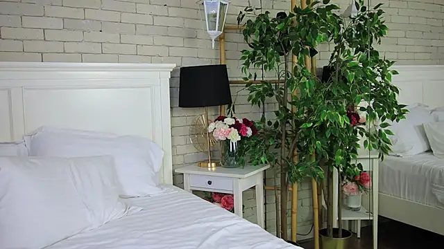 EmillyBronte online show from 10-05-25, 07:37