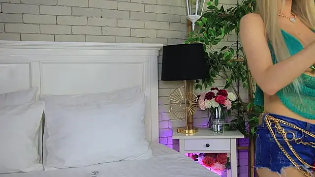 EmillyBronte online show from 11-24-25, 08:31