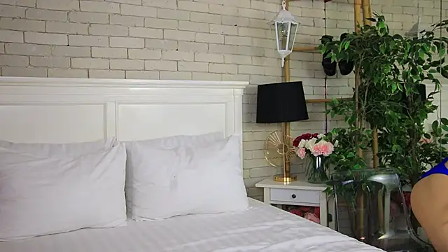 EmillyBronte online show from 09-18-25, 07:28