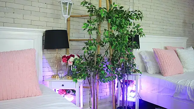 EmillyBronte online show from 12-16-25, 08:24