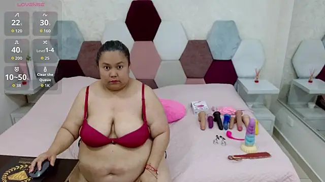 Snapshot of angel_blue chatting on 06-25-26, 04:45 angel blue online show from 06-25-26, 04:45
