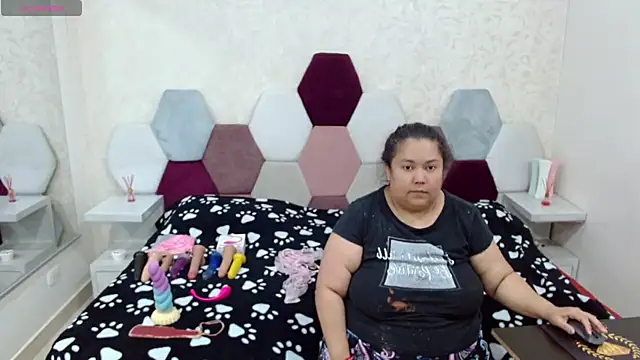 Snapshot of angel_blue chatting on 06-08-26, 03:45 angel blue online show from 06-08-26, 03:45