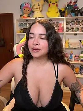 Snapshot of Sweet_sully__ chatting on 06-19-26, 07:58 Sweet sully online show from 06-19-26, 07:58