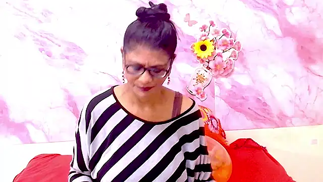 IndianAllure online show from 02-17-26, 05:49