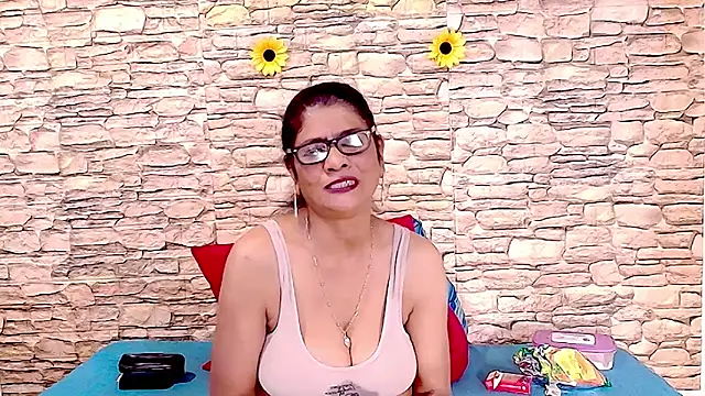 IndianAllure online show from 05-16-26, 05:50