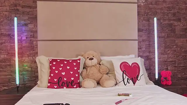 ErinHart online show from 02-25-25, 09:04