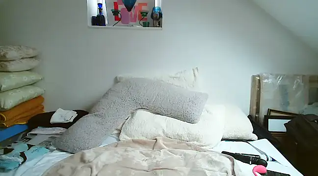 Uk-Joolz online show from 12-10-24, 01:22