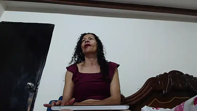 Snapshot of curvasexys chatting on 10-22-25, 07:35 curvasexys online show from 10-22-25, 07:35