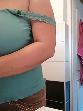 Elza01 online show from 10-08-25, 05:09