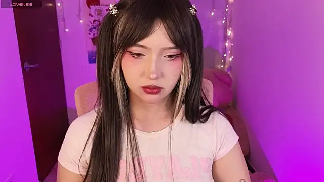 KuroChan420 online show from 11-04-25, 11:41