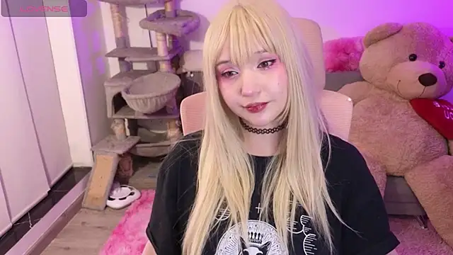 Snapshot of KuroChan420 chatting on 02-21-26, 02:13 KuroChan420 online show from 02-21-26, 02:13