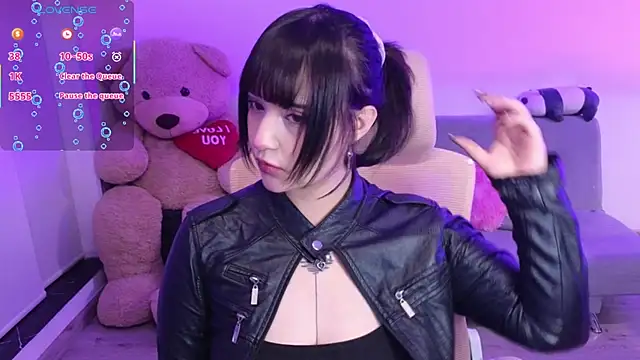 Snapshot of KuroChan420 chatting on 07-19-26, 04:43 KuroChan420 online show from 07-19-26, 04:43
