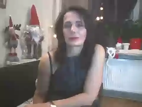 Snapshot of DreamMarianna chatting on 01-14-25, 09:51 DreamMarianna online show from 01-14-25, 09:51