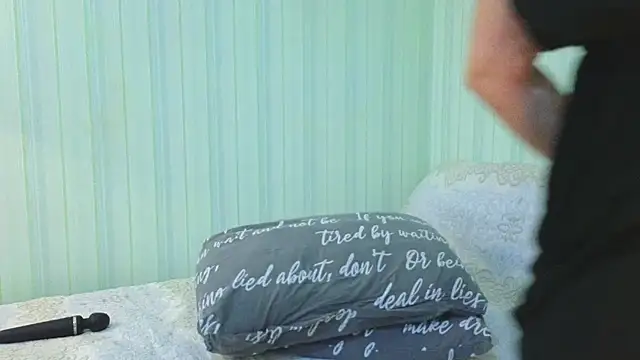 Snapshot of _Lily_ chatting on 07-28-26, 12:48 Lily online show from 07-28-26, 12:48