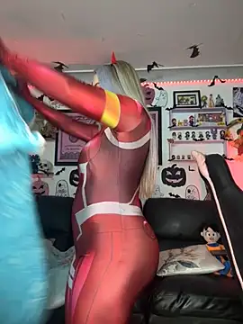 Snapshot of may_aceros chatting on 10-10-25, 02:34 may aceros online show from 10-10-25, 02:34