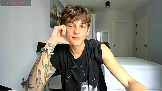 MiracleCam online show from 11-03-25, 03:45