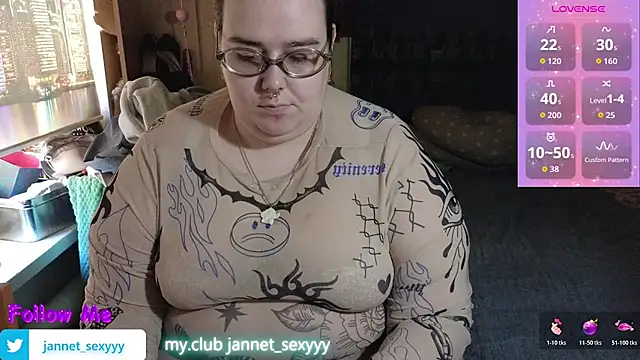Snapshot of JannetPie chatting on 07-17-26, 12:02 JannetPie online show from 07-17-26, 12:02
