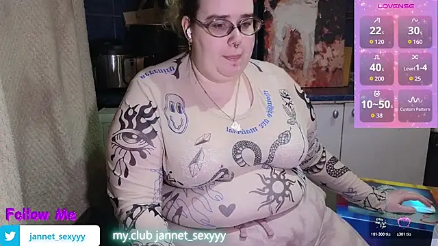 Snapshot of JannetPie chatting on 07-18-26, 01:25 JannetPie online show from 07-18-26, 01:25
