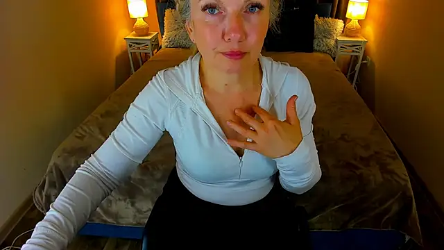 Abby Moore  online show from 04-12-26, 08:23