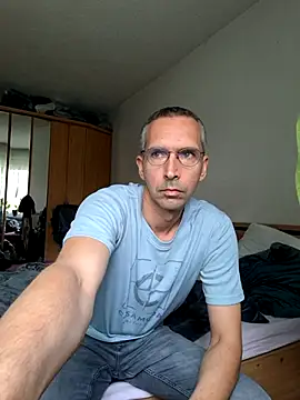 Geiler-boy313 online show from 05-04-26, 07:22