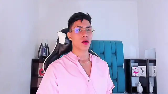 Snapshot of AlanNaughty chatting on 02-14-25, 10:04 AlanNaughty online show from 02-14-25, 10:04