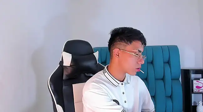 Snapshot of AlanNaughty chatting on 02-02-25, 04:26 AlanNaughty online show from 02-02-25, 04:26