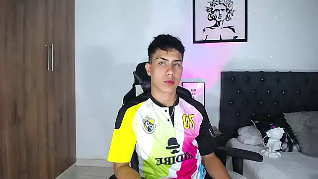 Snapshot of AlanNaughty chatting on 10-30-25, 12:31 AlanNaughty online show from 10-30-25, 12:31