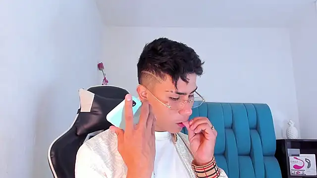 Snapshot of AlanNaughty chatting on 03-11-25, 07:58 AlanNaughty online show from 03-11-25, 07:58