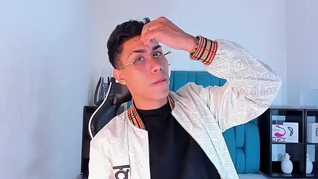 Snapshot of AlanNaughty chatting on 02-17-25, 08:27 AlanNaughty online show from 02-17-25, 08:27