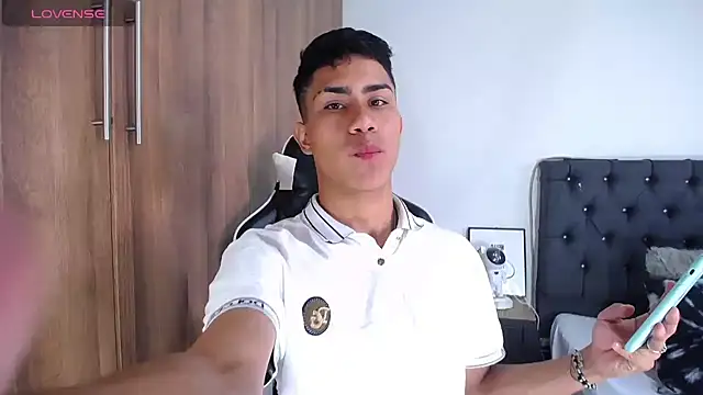 Snapshot of AlanNaughty chatting on 03-21-25, 09:12 AlanNaughty online show from 03-21-25, 09:12